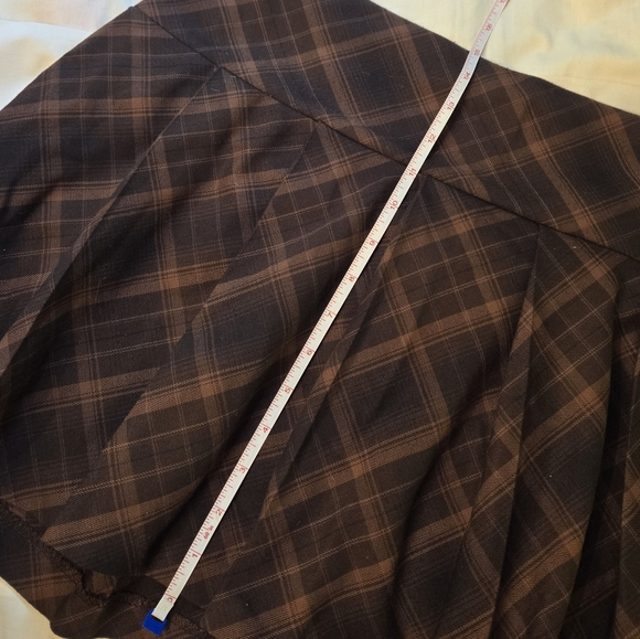 4/$26 H&M Pleated Thigh Length Brown & Black Plaid Skirt - Picture 7 of 7